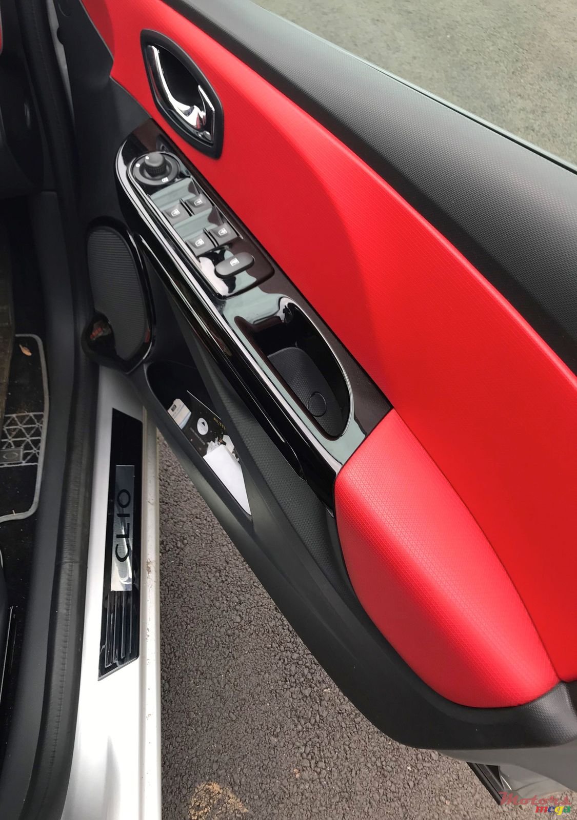 2015' Renault Clio photo #2