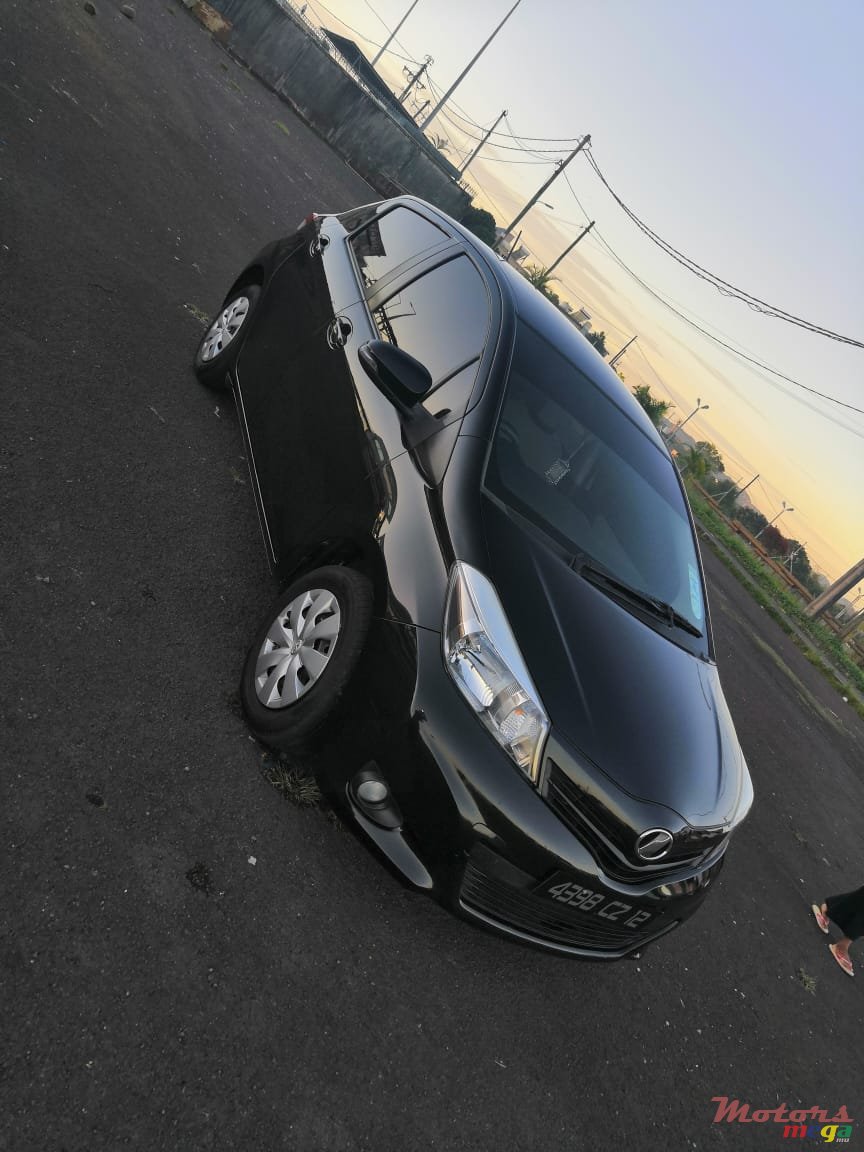 2012' Toyota Vitz 1300cc photo #1