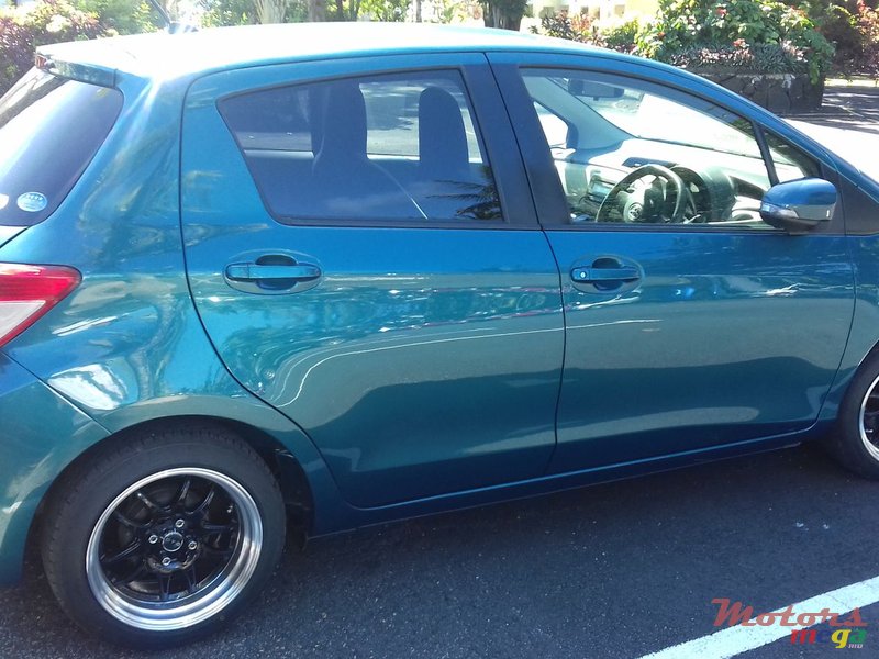 2011' Toyota Vitz photo #2