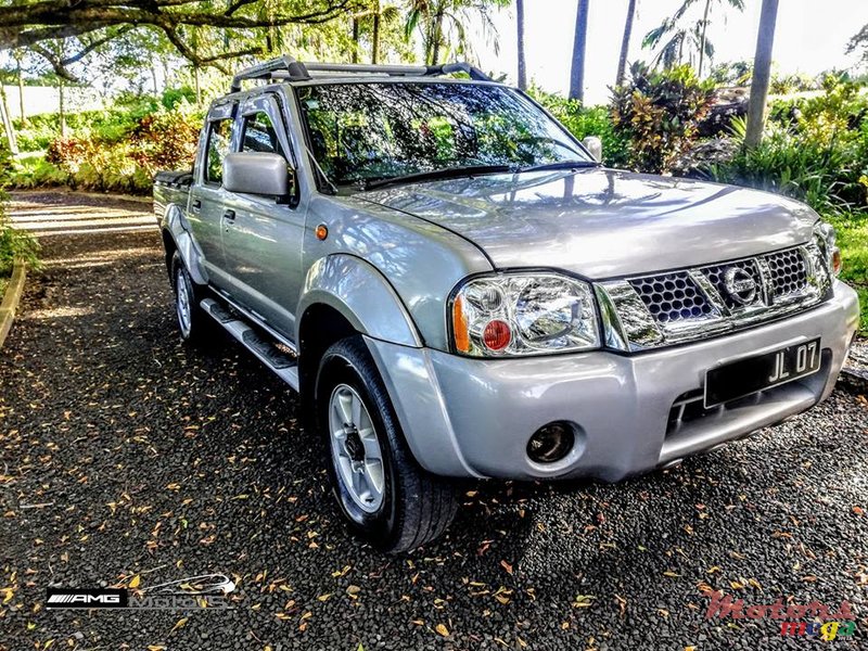 2007' Nissan Hardbody 4x4 Predator photo #2