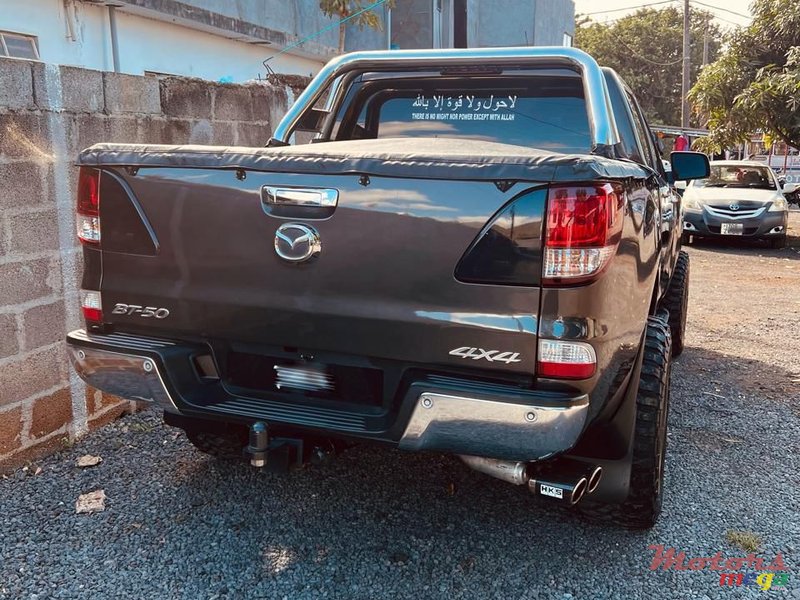 2017' Mazda BT-50 photo #2