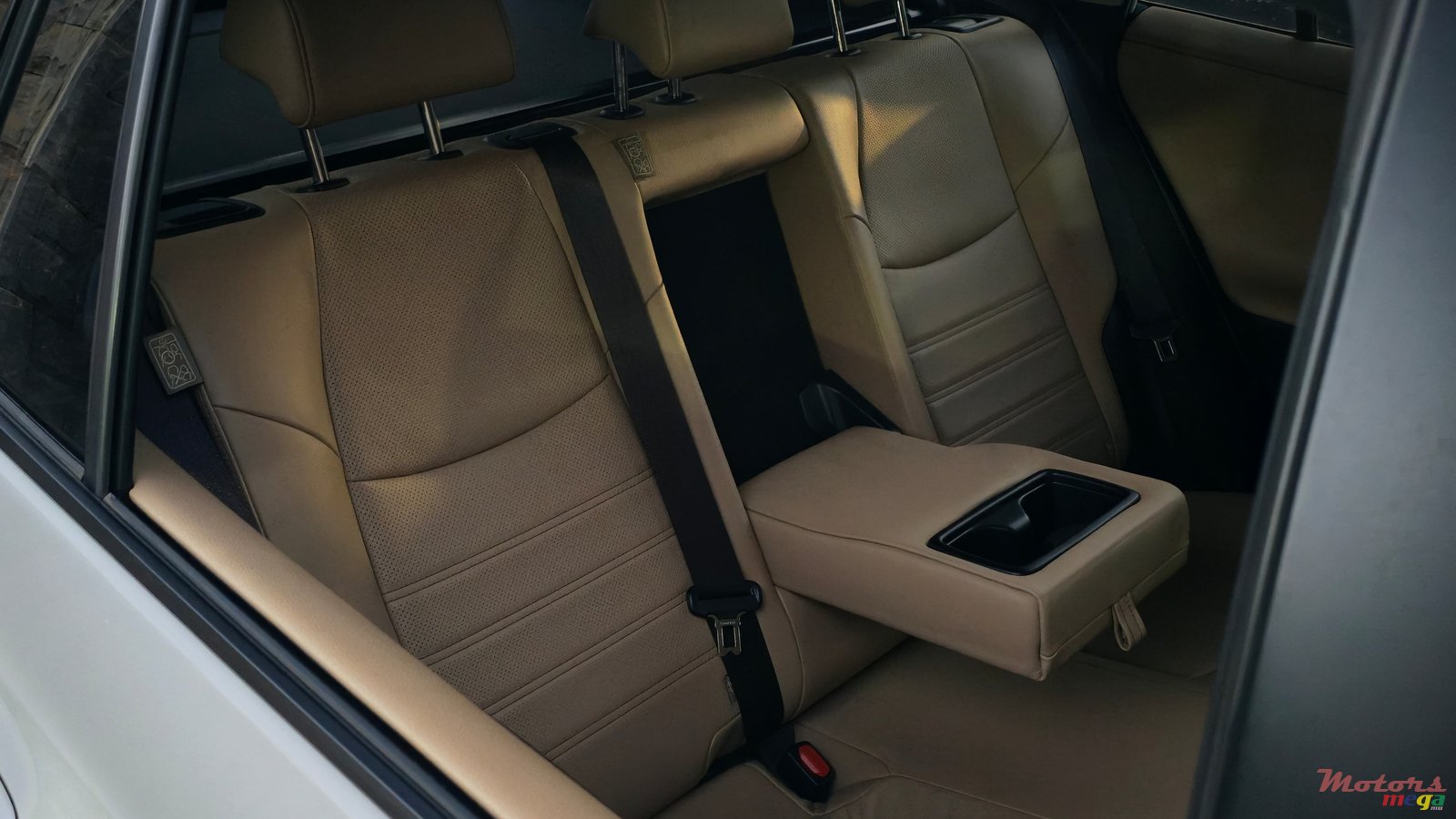 2021' Toyota RAV4 Luxury Edition photo #7