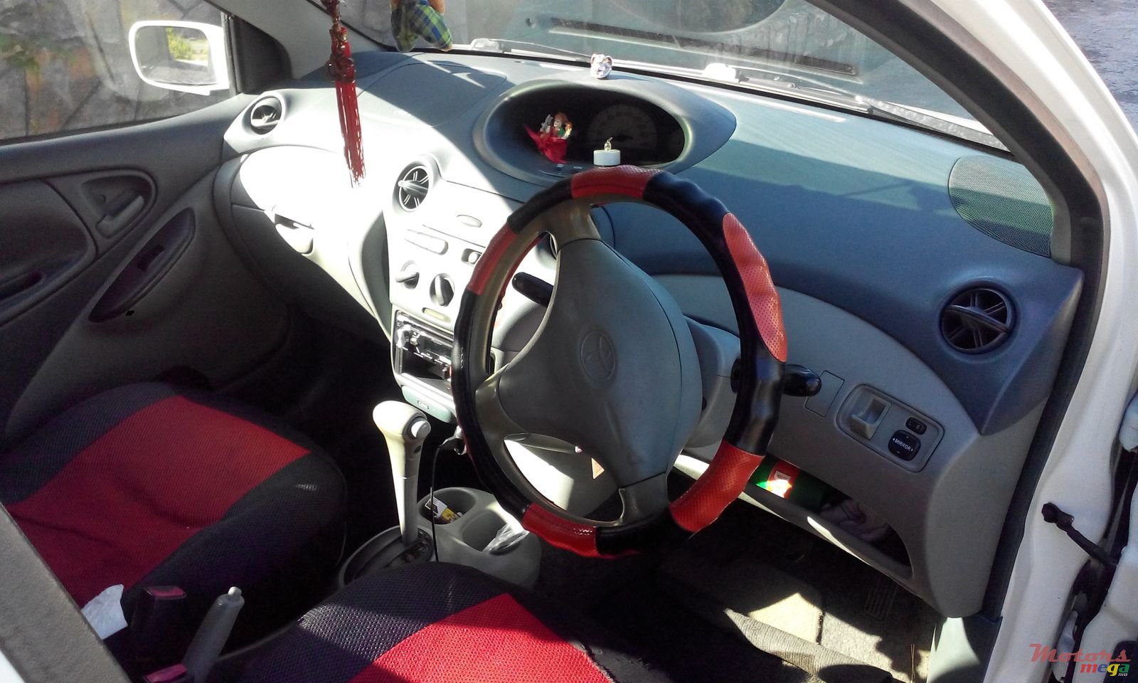 2000' Toyota Vitz photo #4