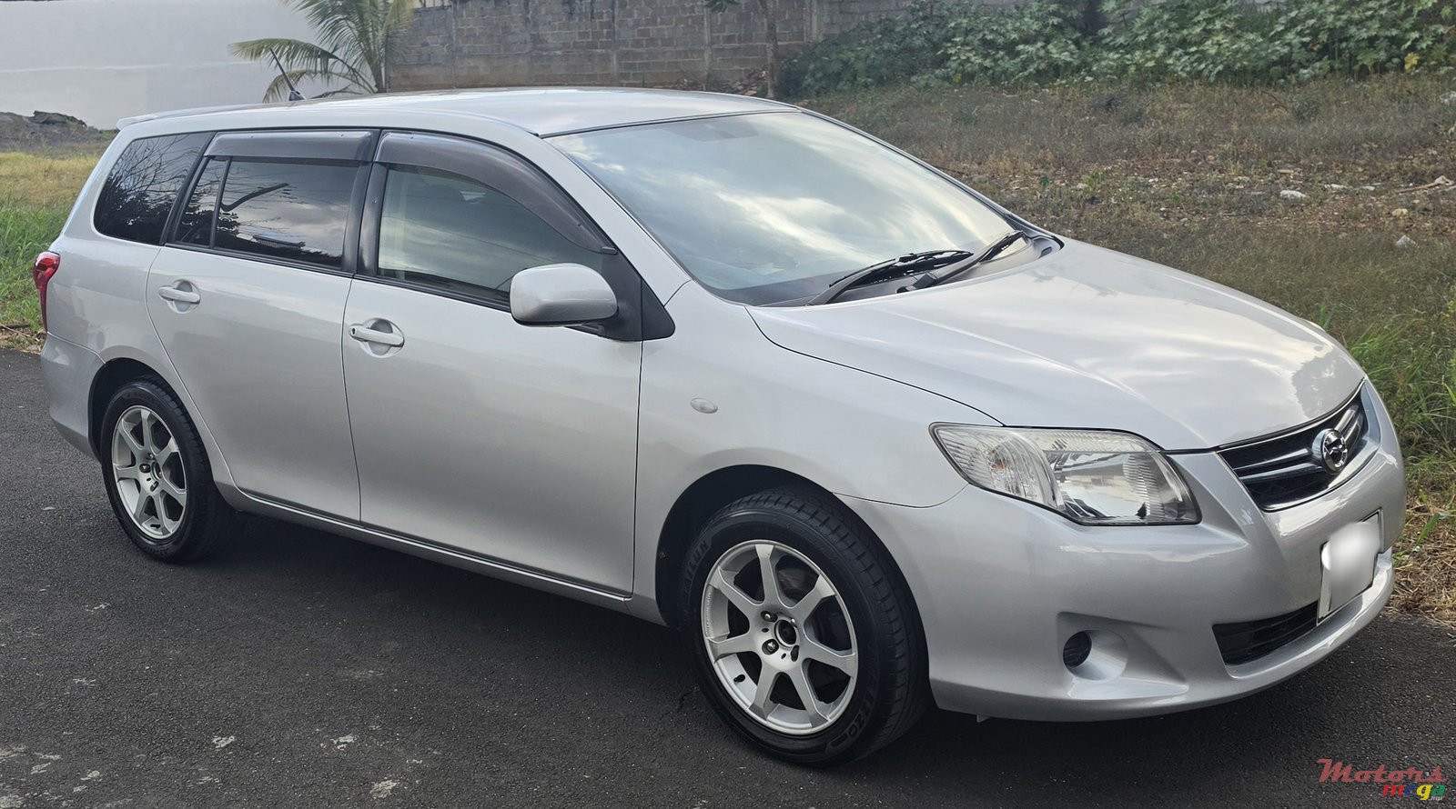 2012' Toyota Fielder photo #1