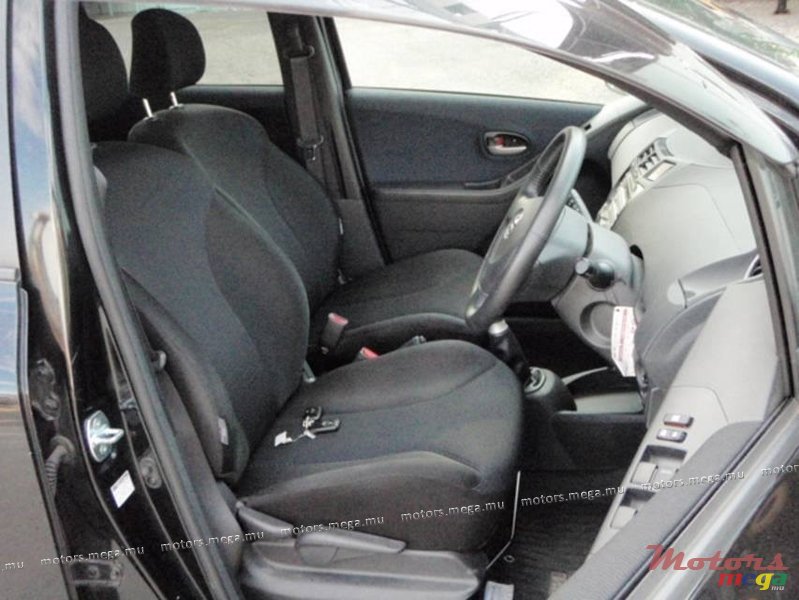 2008' Toyota Yaris Vitz rs  photo #4