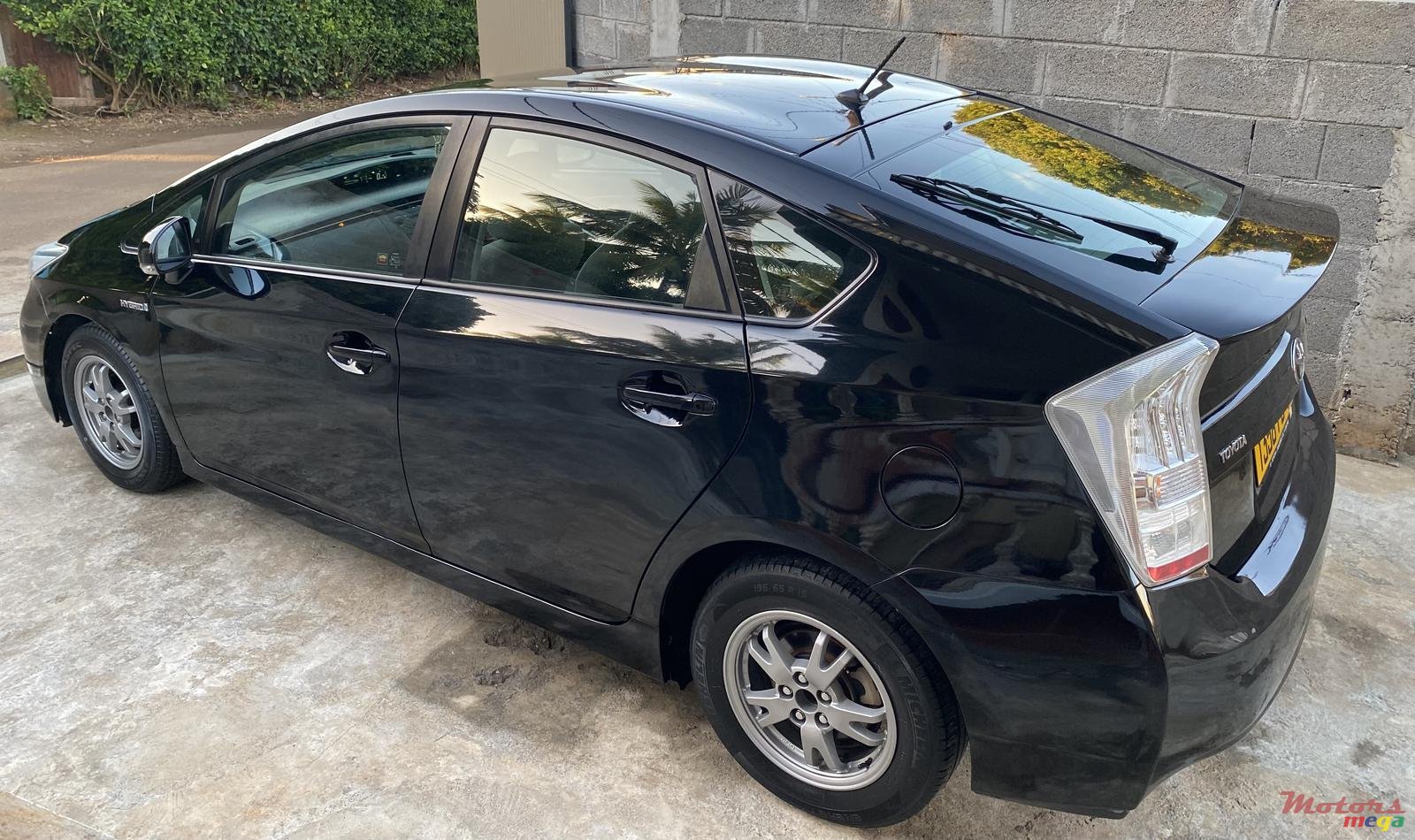 2012' Toyota Prius Hybrid photo #4