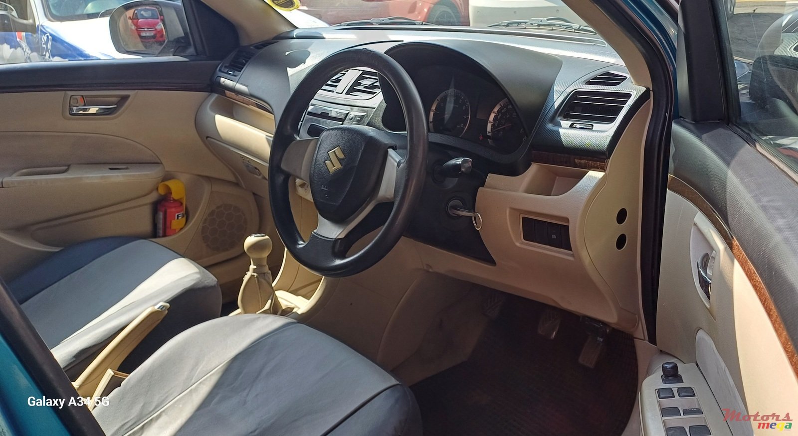 2013' Suzuki Swift Dsire photo #5