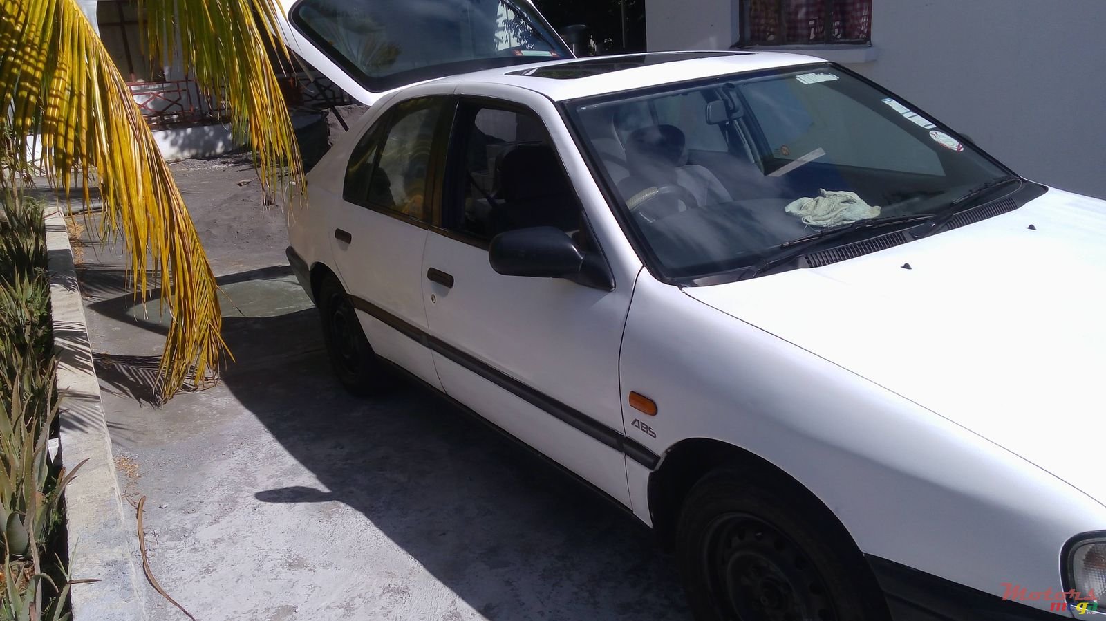 1994' Nissan Primera photo #2