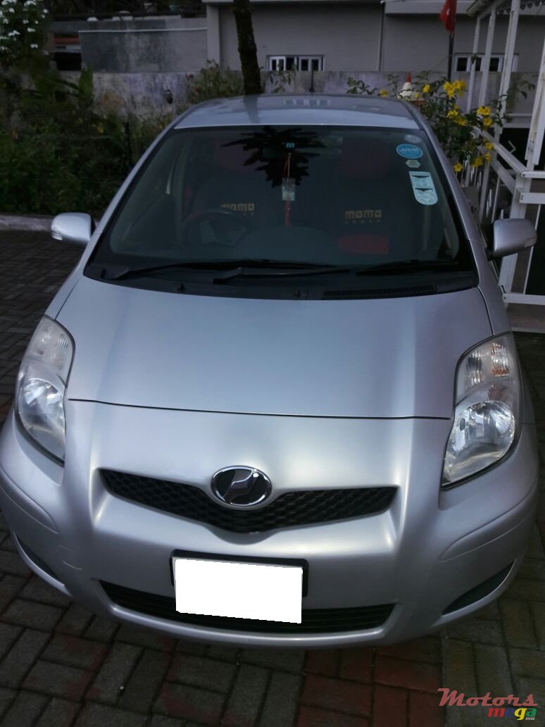 2009' Toyota Vitz photo #1