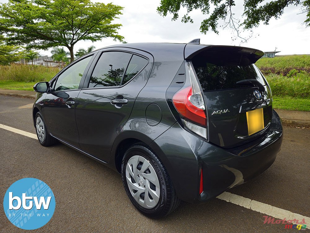 2019' Toyota Aqua photo #3