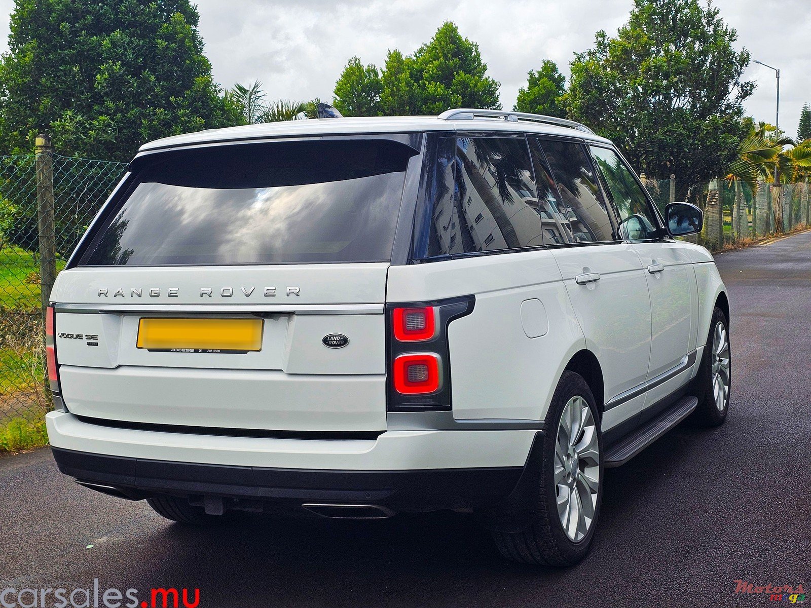 2020' Land Rover Range Rover Vogue SE P400e 2.0 Hybrid photo #4
