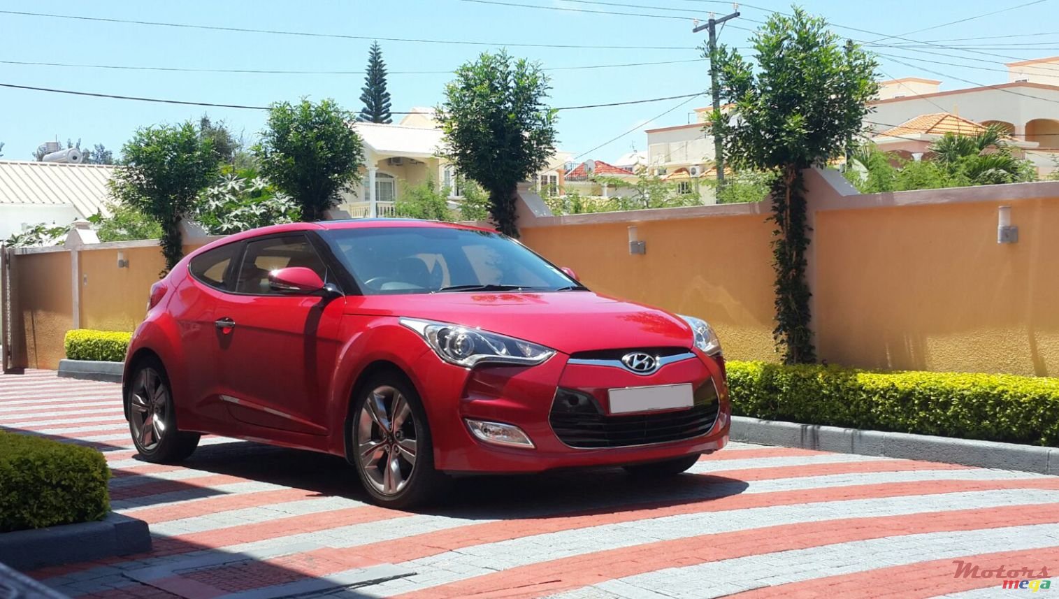 2012' Hyundai Veloster photo #3