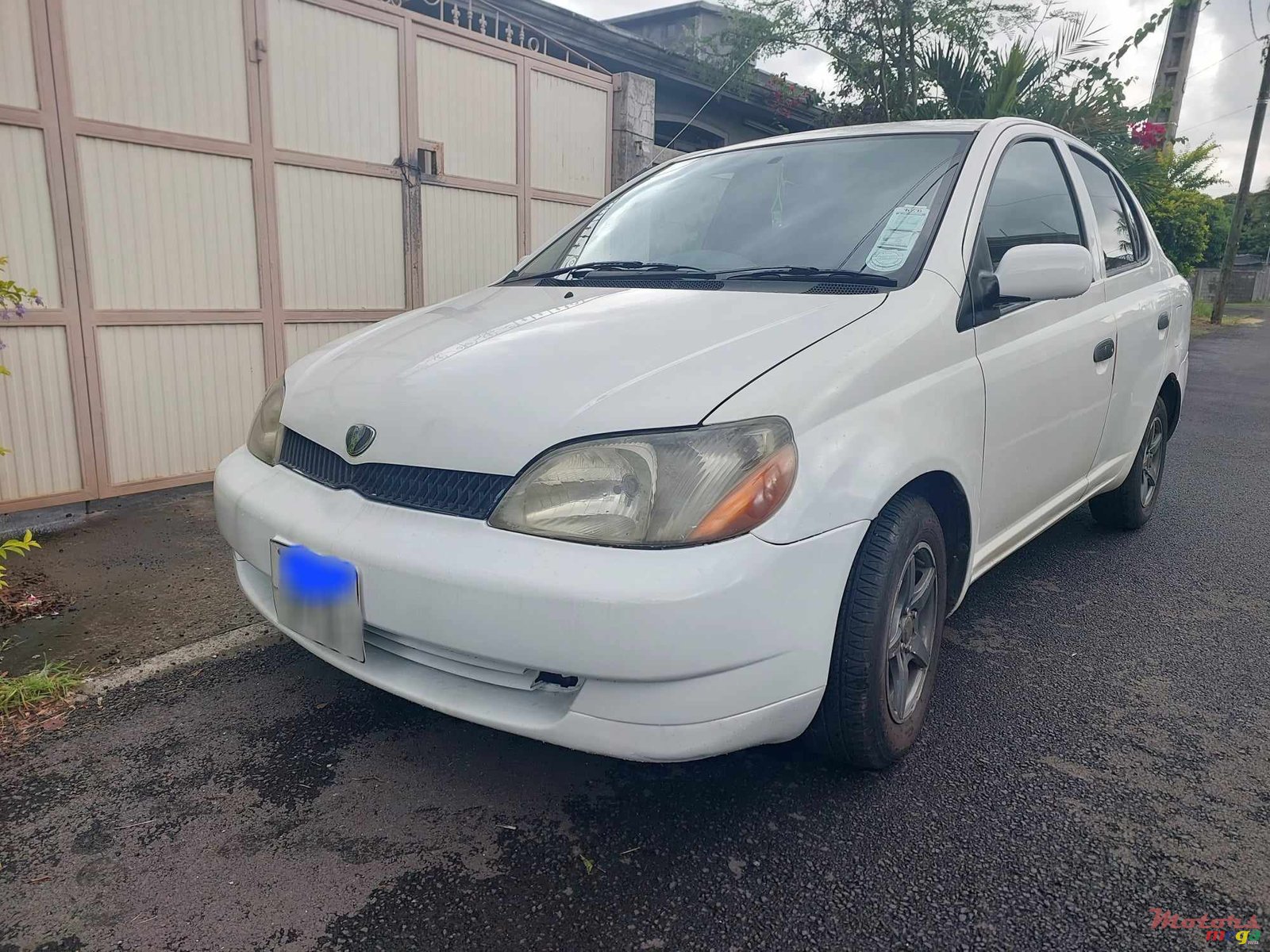 2002' Toyota Platz SCP92 photo #1