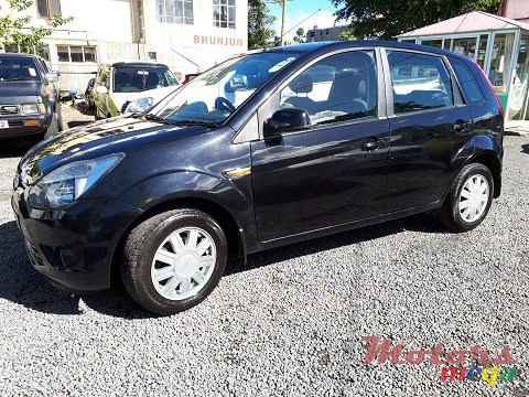 2011' Ford Figo photo #2