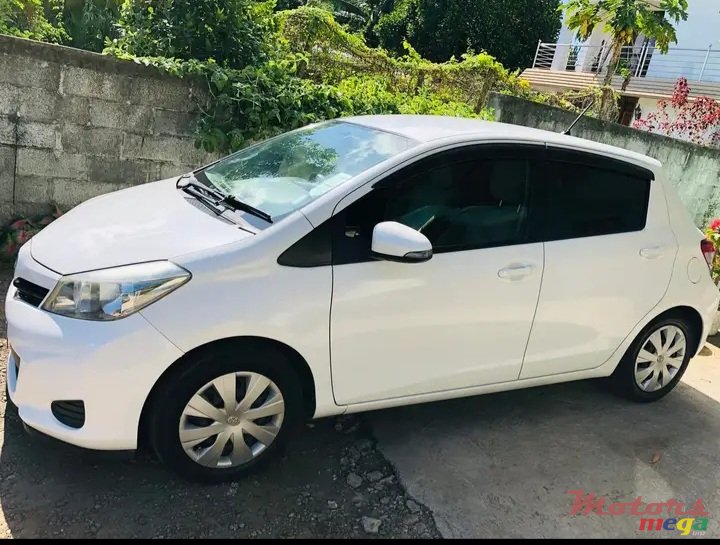 2012' Toyota Vitz photo #4