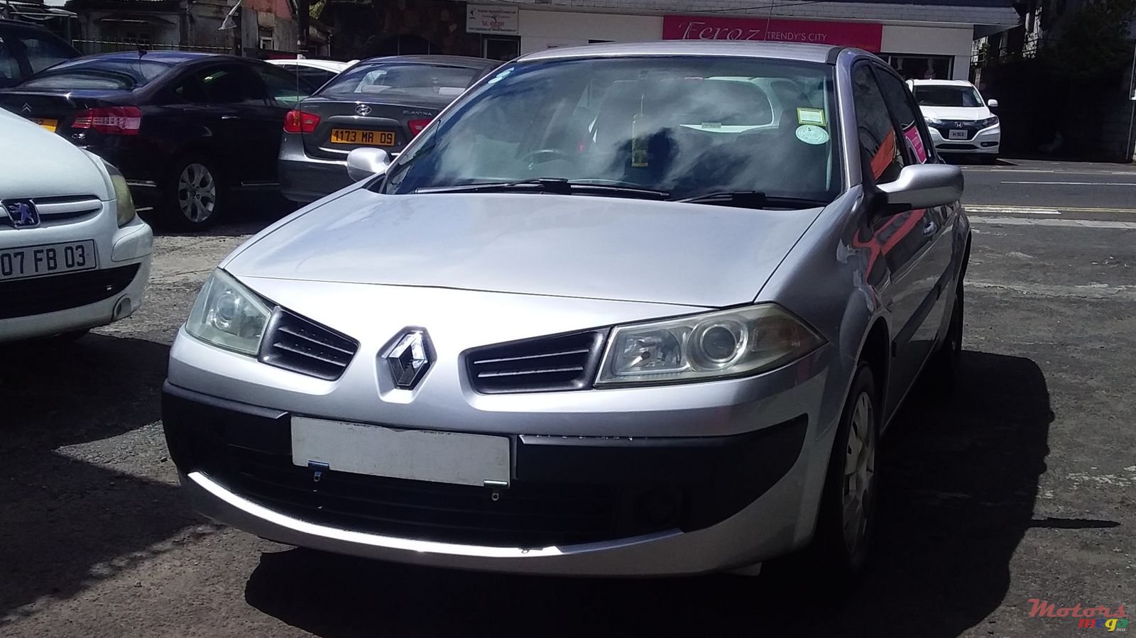 2007' Renault Megane photo #2