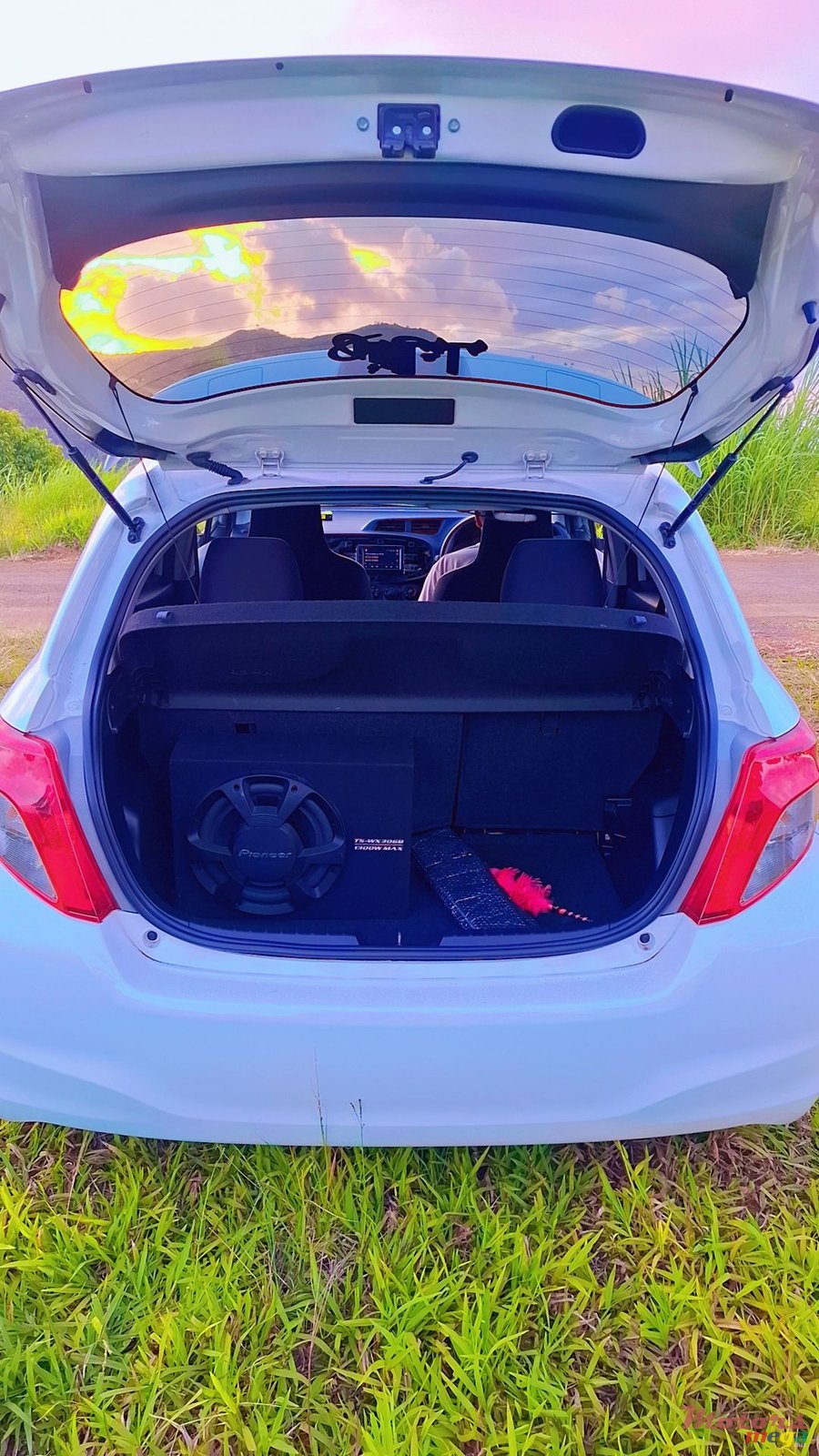 2013' Toyota Vitz photo #5