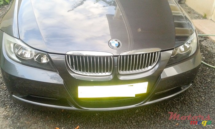 2005' BMW 320 320i photo #5