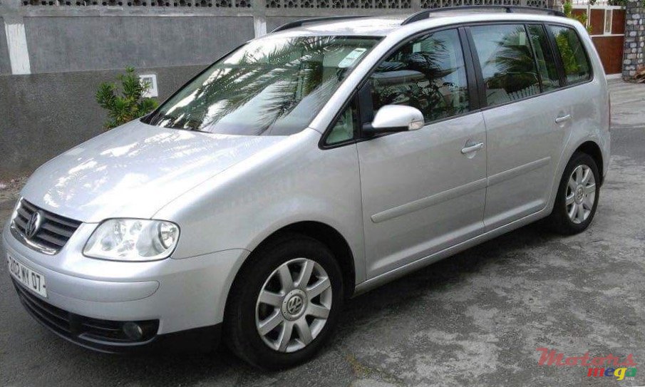 2007' Volkswagen Touran photo #1