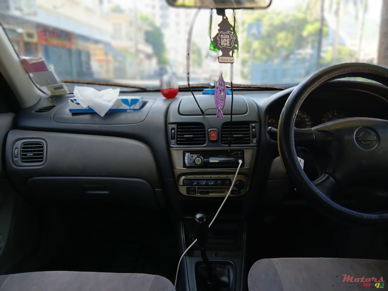 2002' Nissan Sunny photo #2