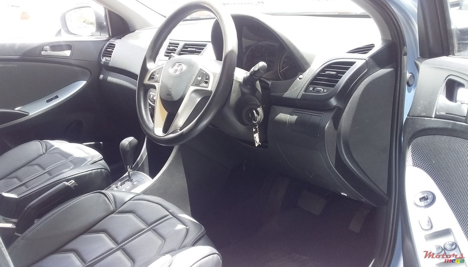 2011' Hyundai Accent photo #5