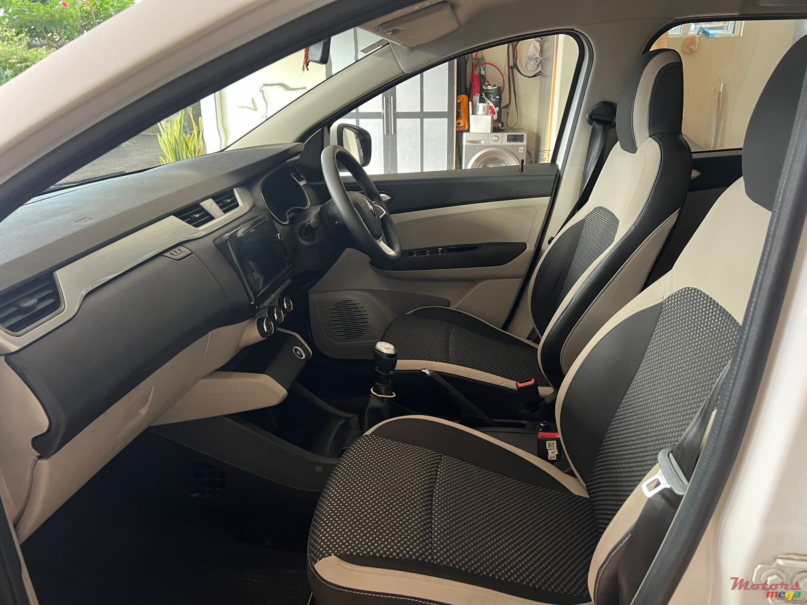 2021' Renault Triber photo #6