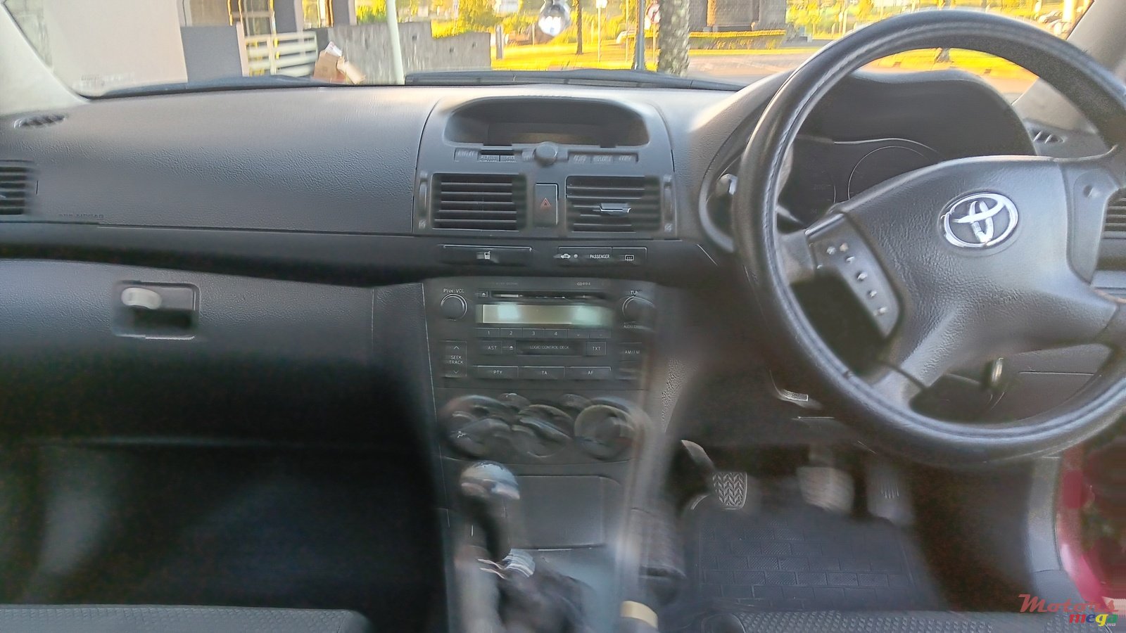 2005' Toyota Avensis photo #5