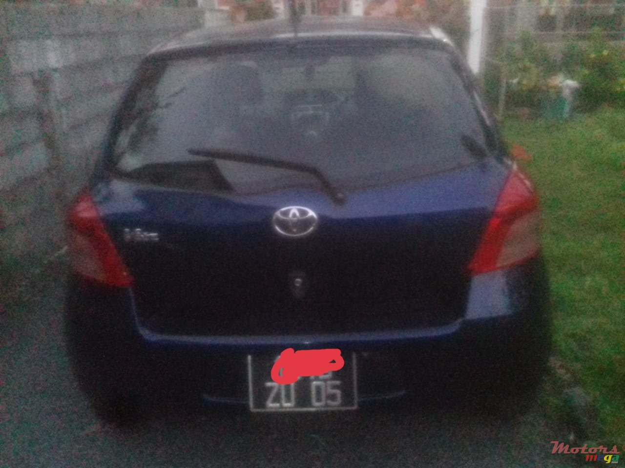 2005' Toyota Vitz photo #2