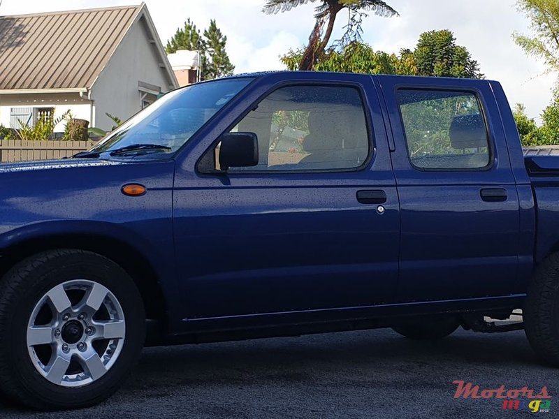 2012' Nissan Navara photo #3