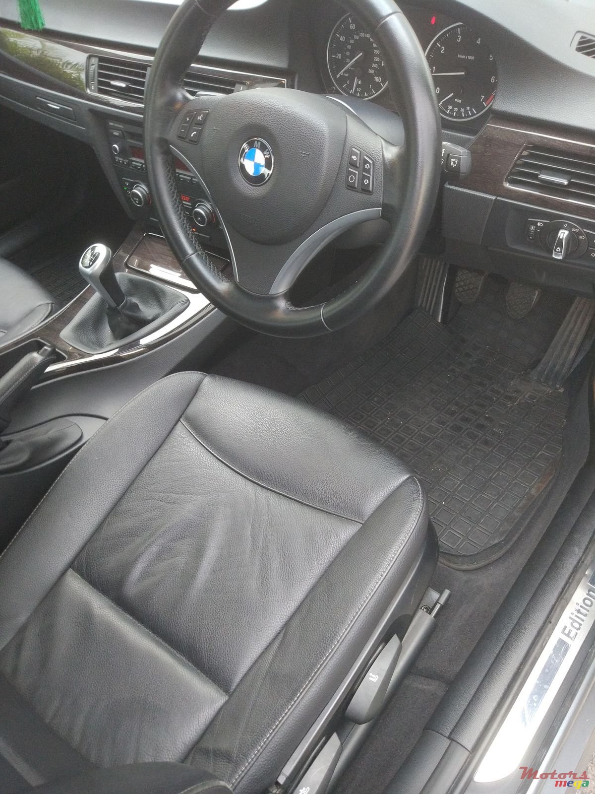 2010' BMW 3 Series photo #4