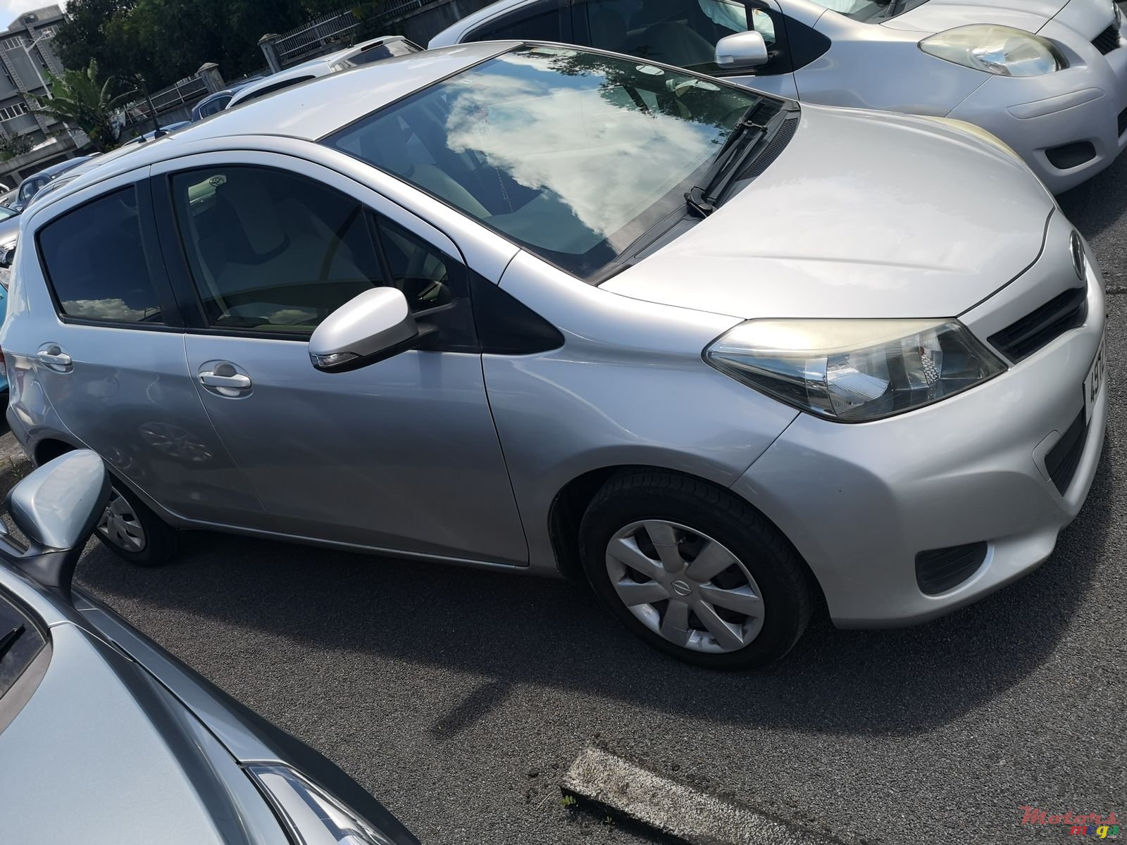 2012' Toyota Vitz photo #3