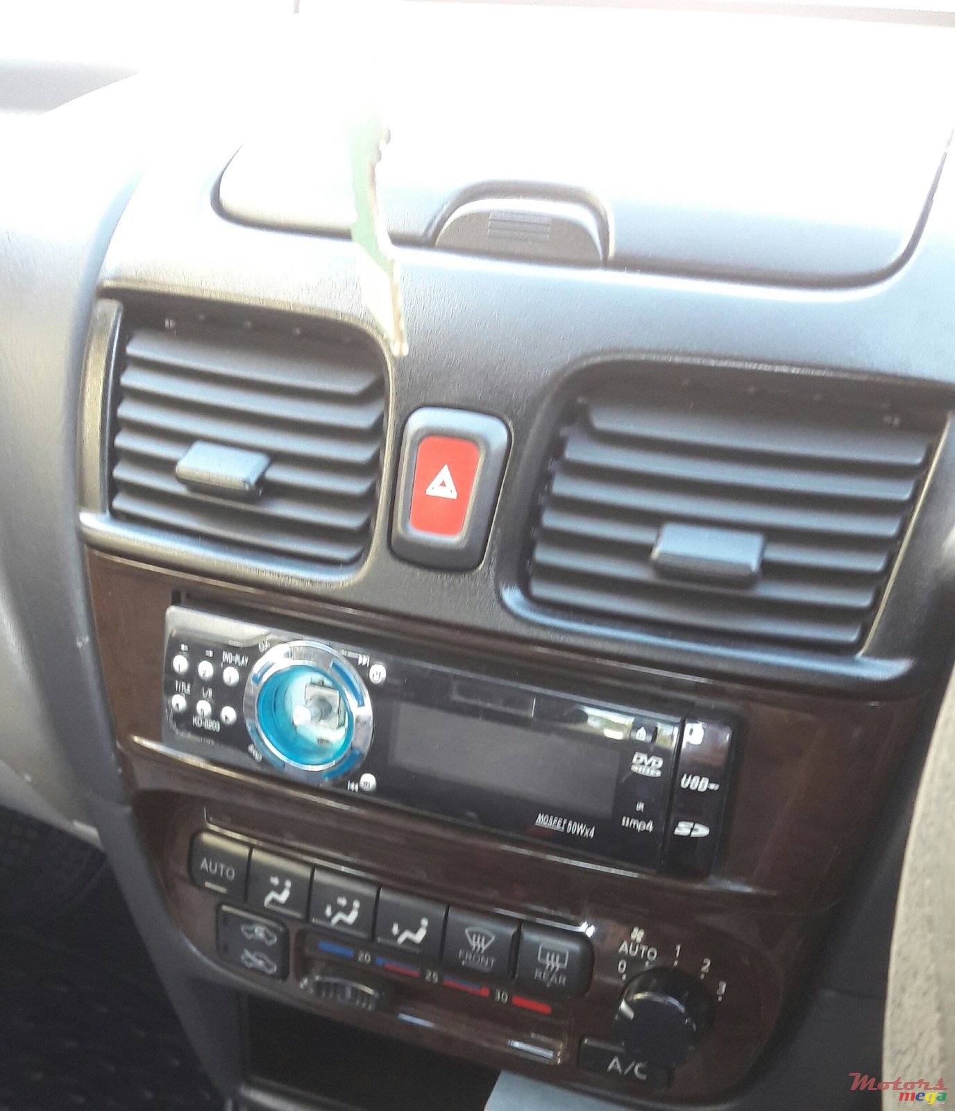 2001' Nissan photo #5