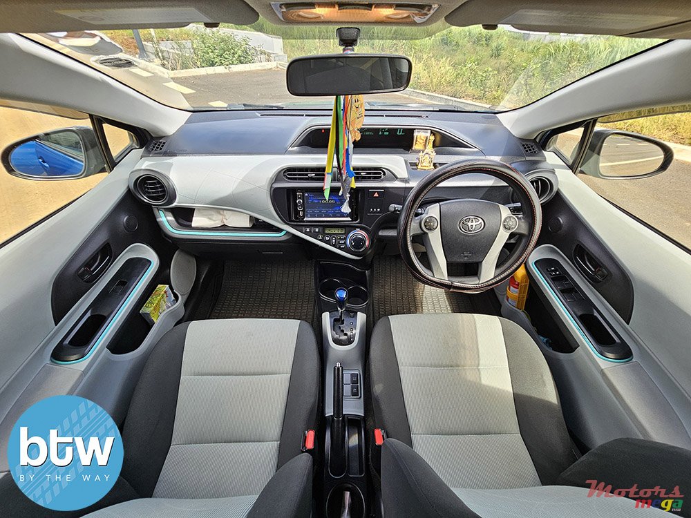 2013' Toyota Aqua photo #7