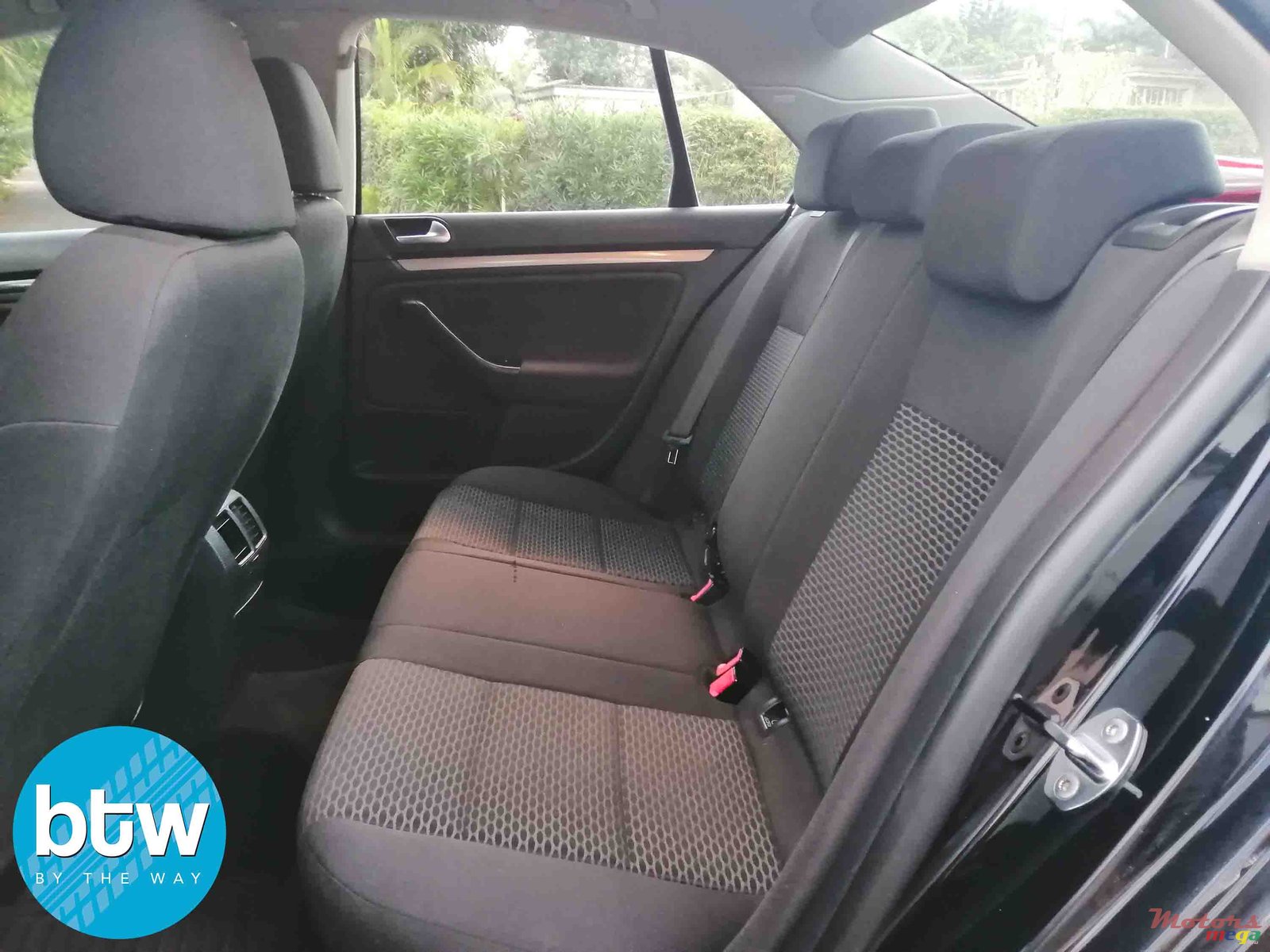 2012' Volkswagen Jetta photo #4