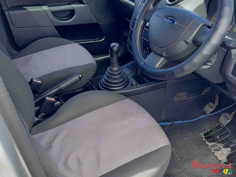 2006' Ford Fiesta None photo #1