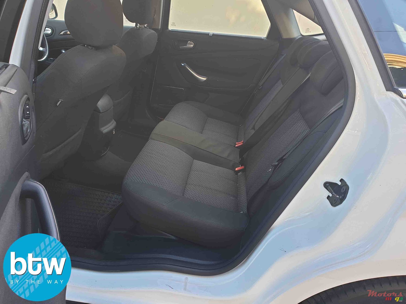 2010' Ford Mondeo photo #3