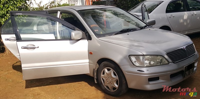 2000' Mitsubishi Lancer photo #2