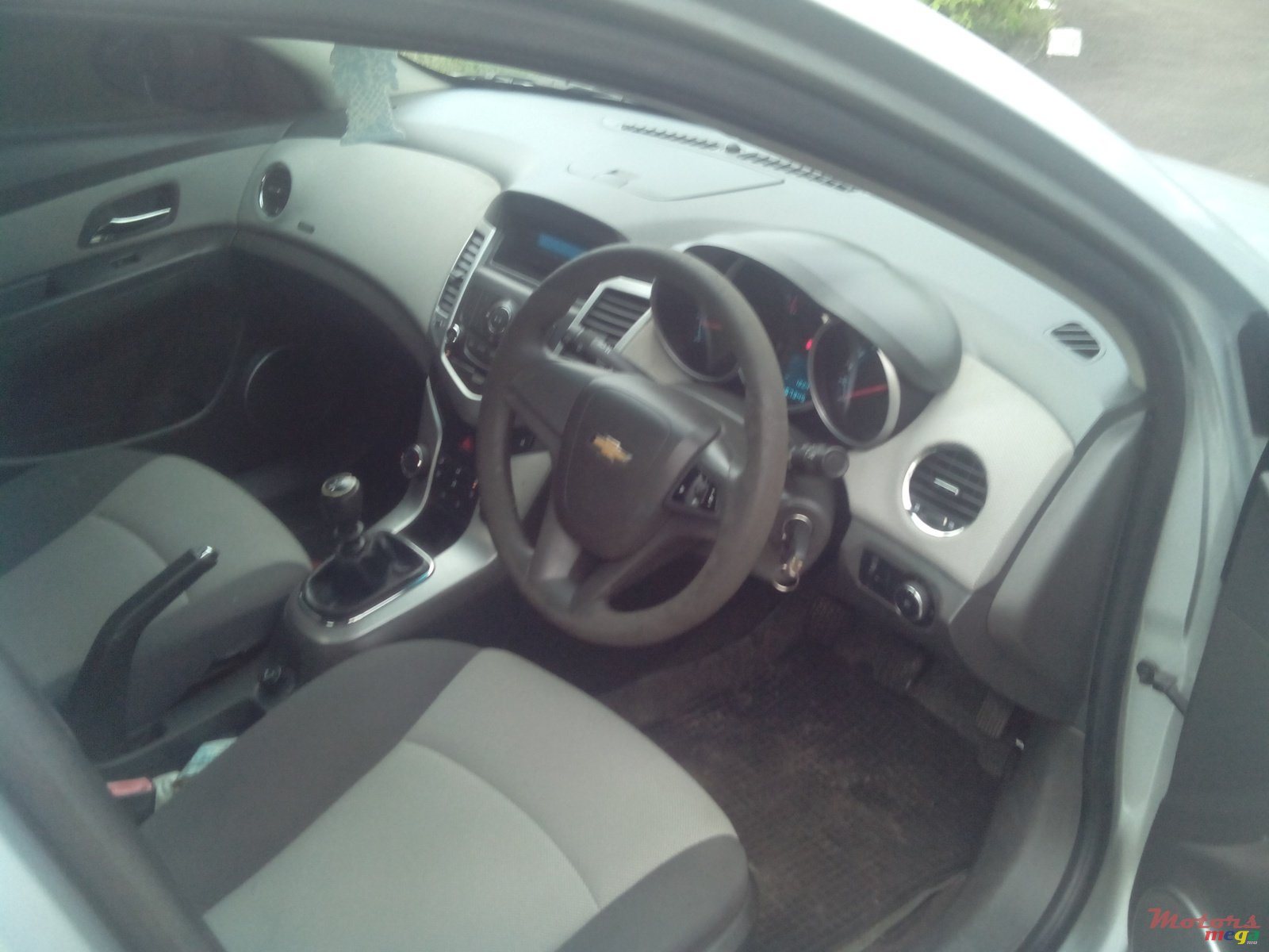 2010' Chevrolet Cruze photo #3