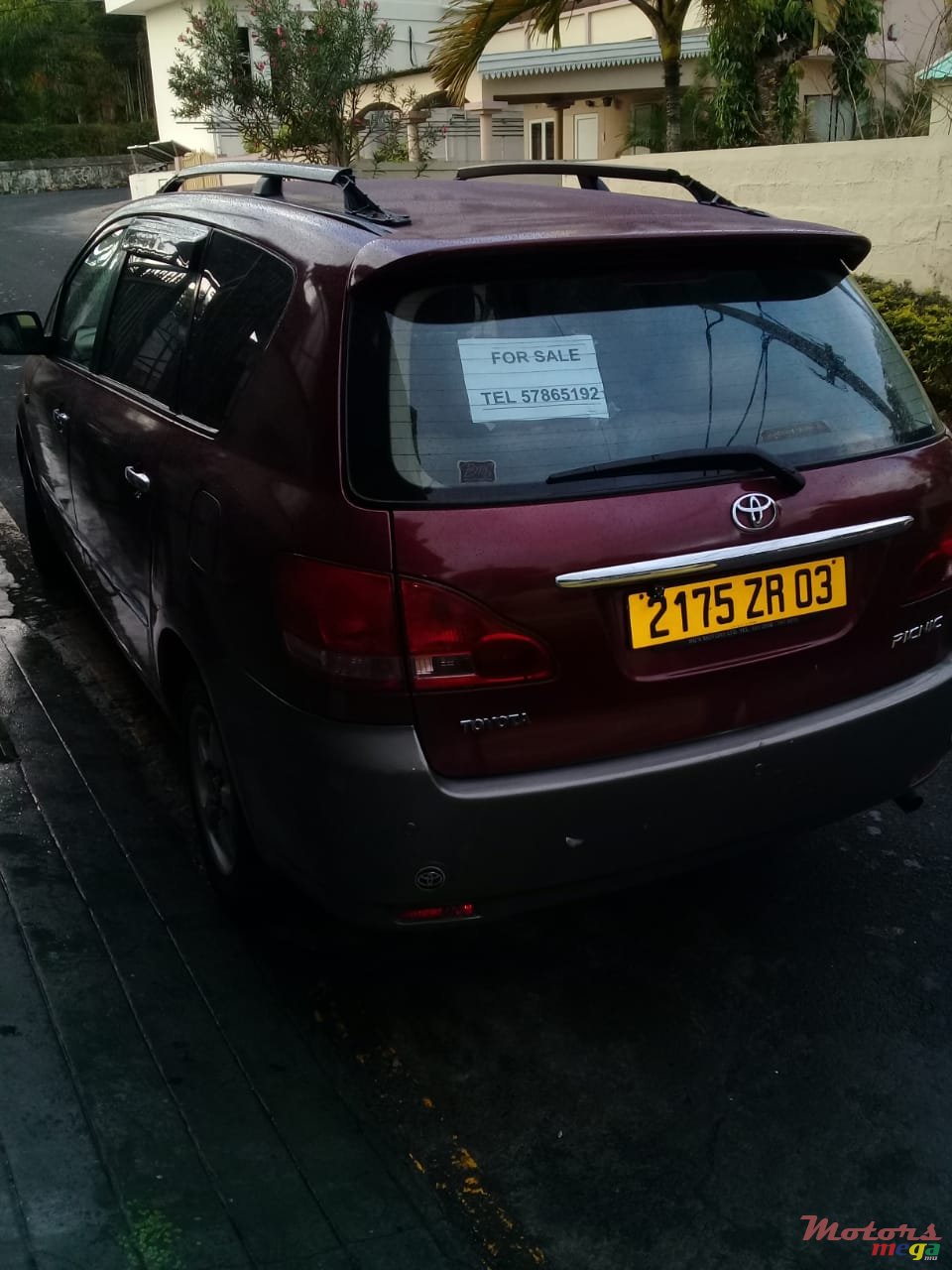 2003' Toyota Picnic photo #2