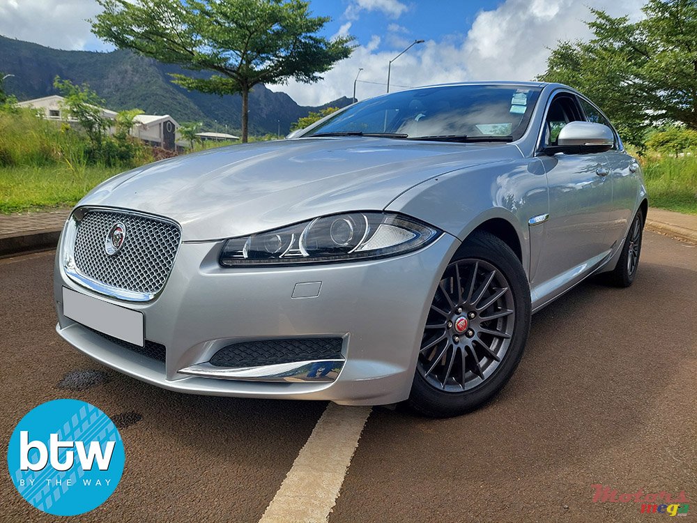 2015' Jaguar XF photo #2