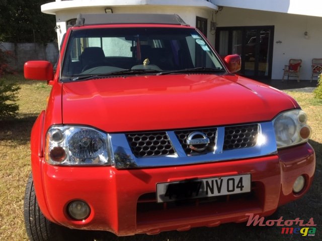 2004' Nissan NP300 photo #1