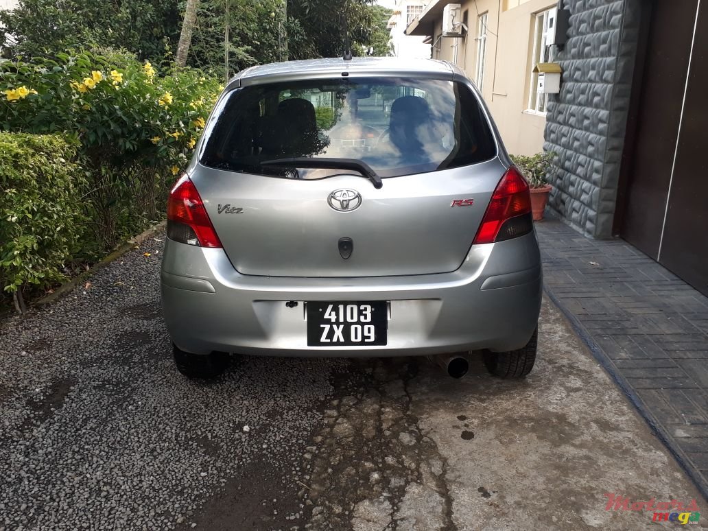 2009' Toyota Vitz photo #1