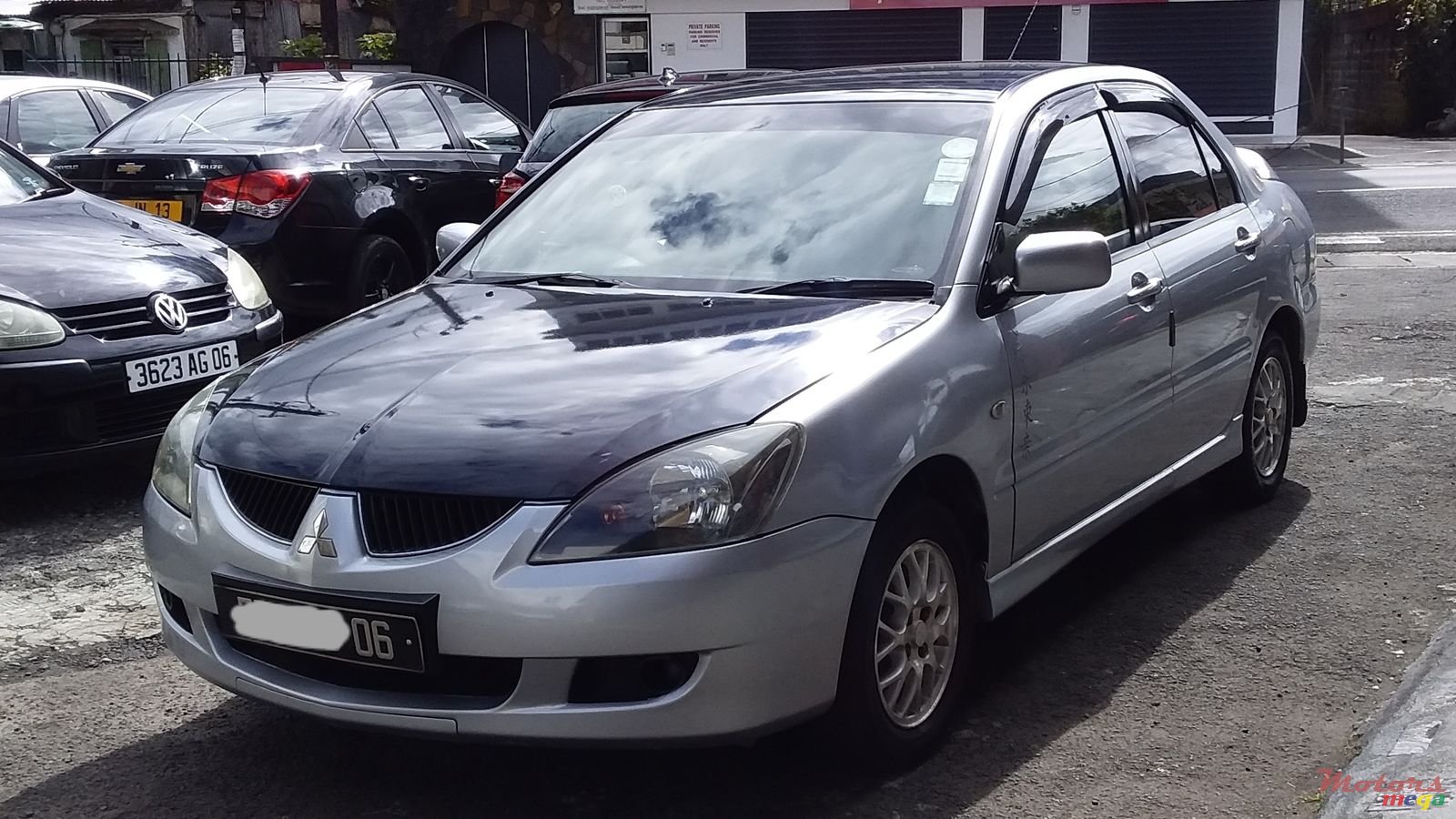 2006' Mitsubishi Lancer photo #2