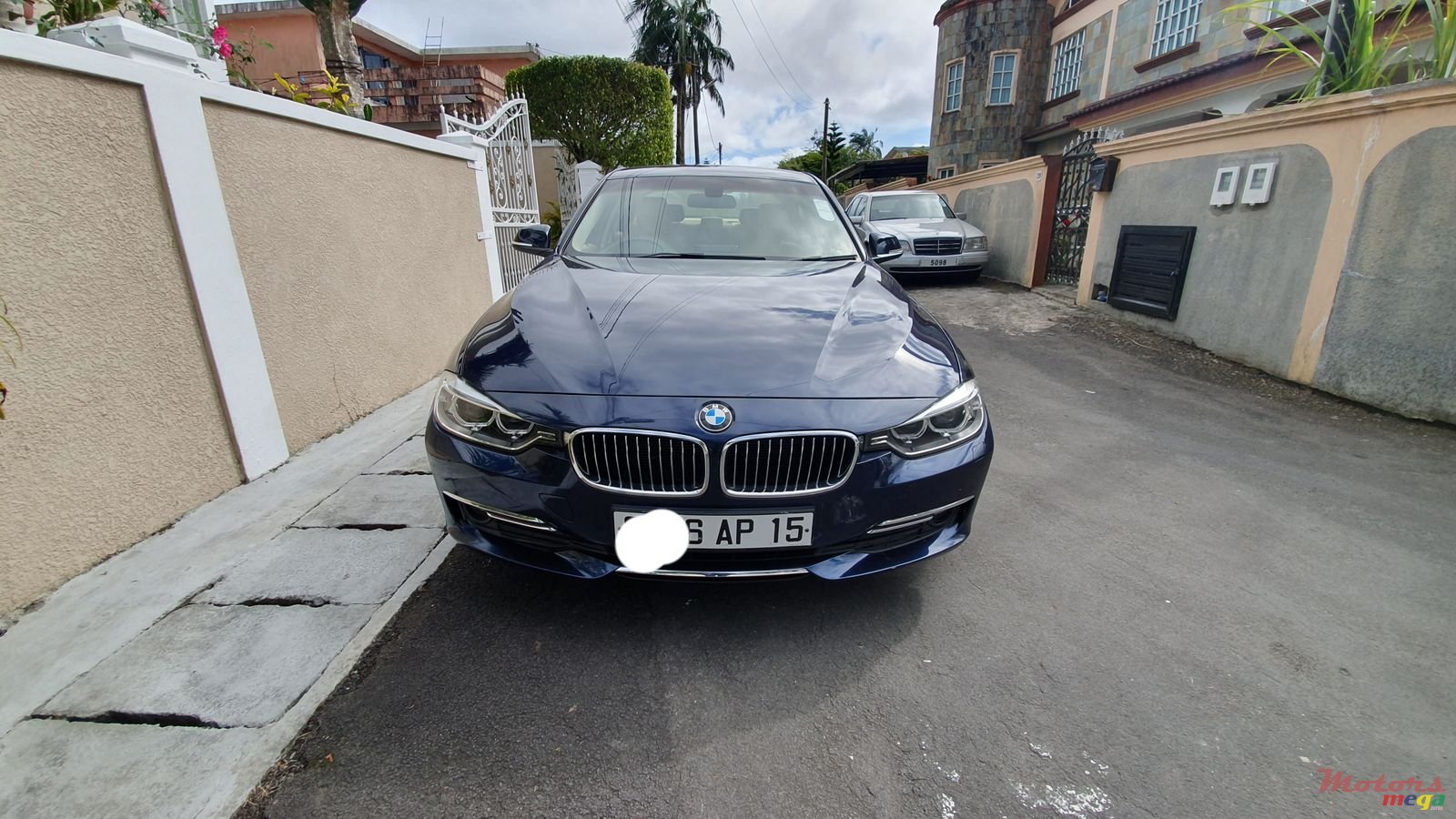 2015' BMW 3 Series 316i photo #1