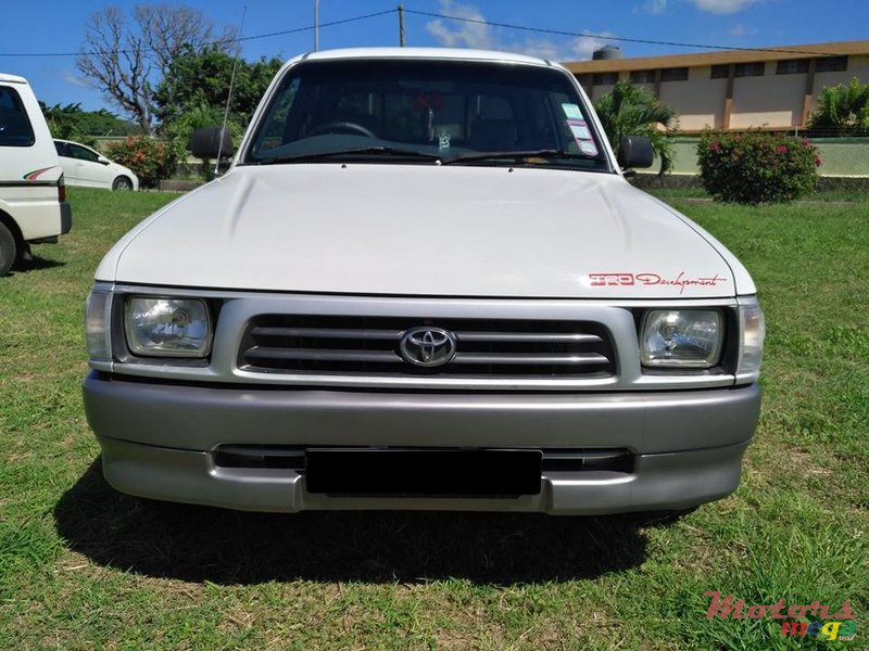 1999' Toyota Hilux 2*4 photo #1