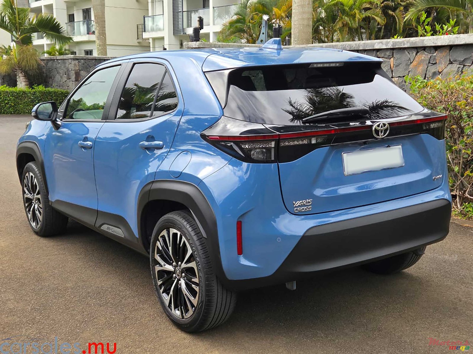 2024' Toyota Yaris Cross Z photo #3
