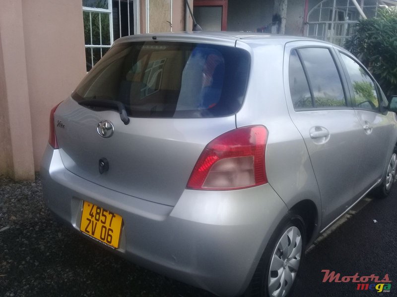 2006' Toyota Vitz photo #5