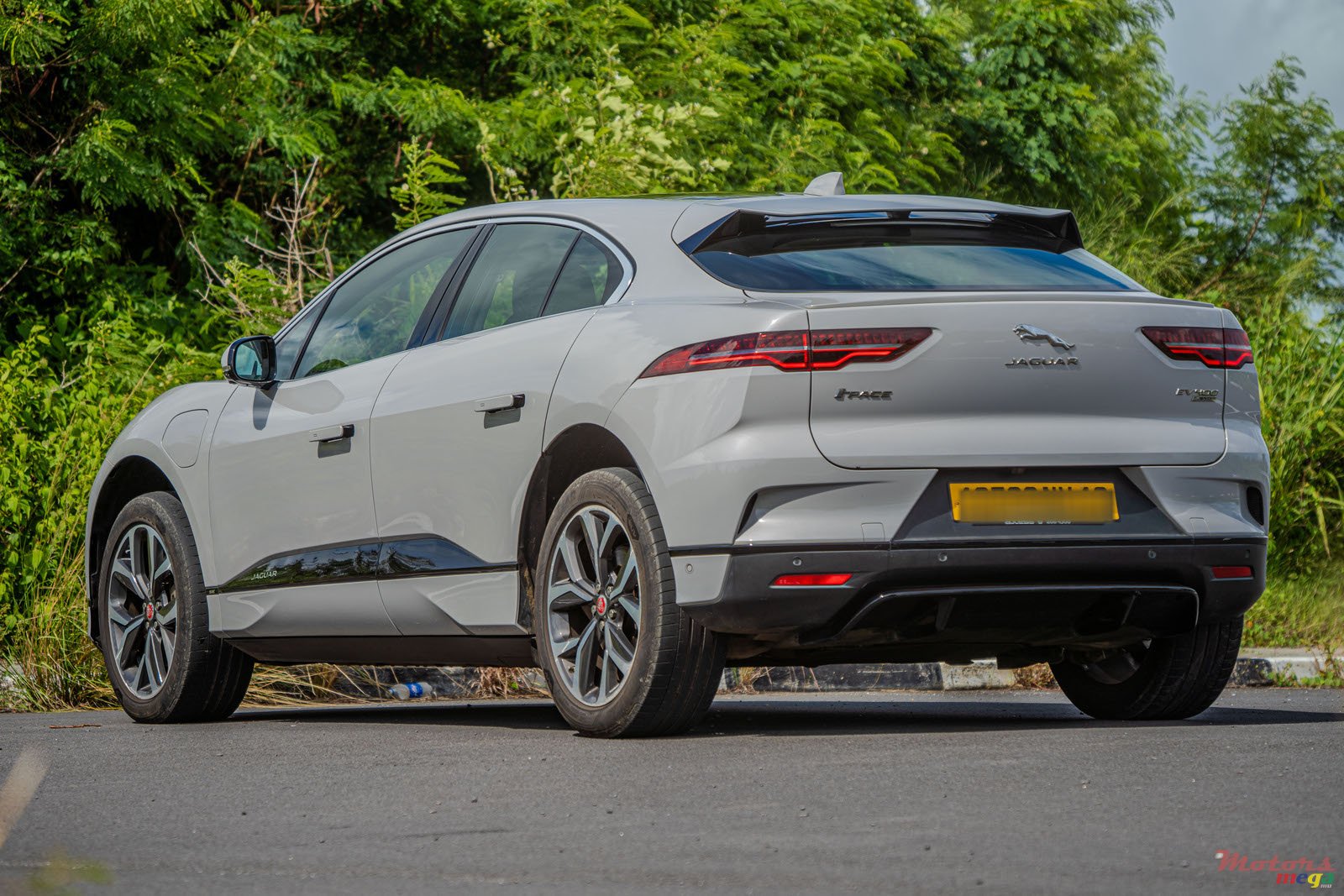 2019' Jaguar I-Pace 400 SE photo #4