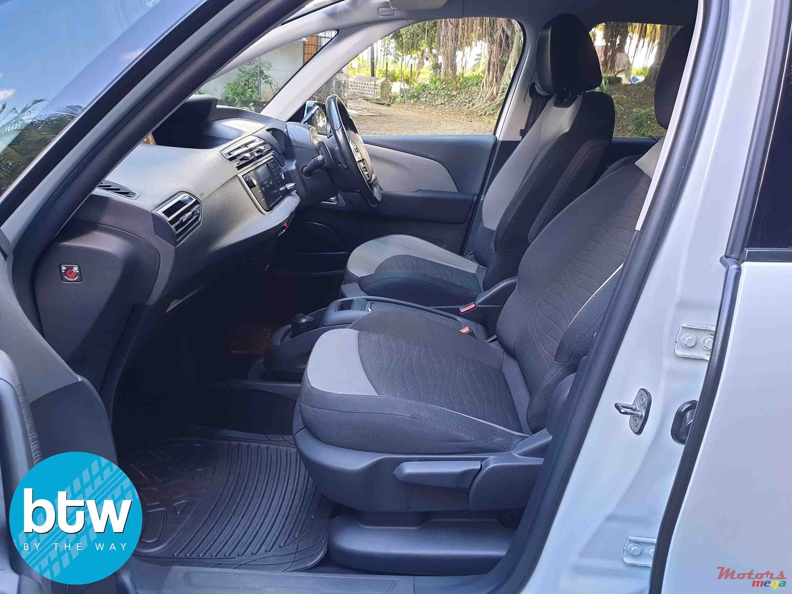 2014' Citroen C4 Picasso B78 photo #4