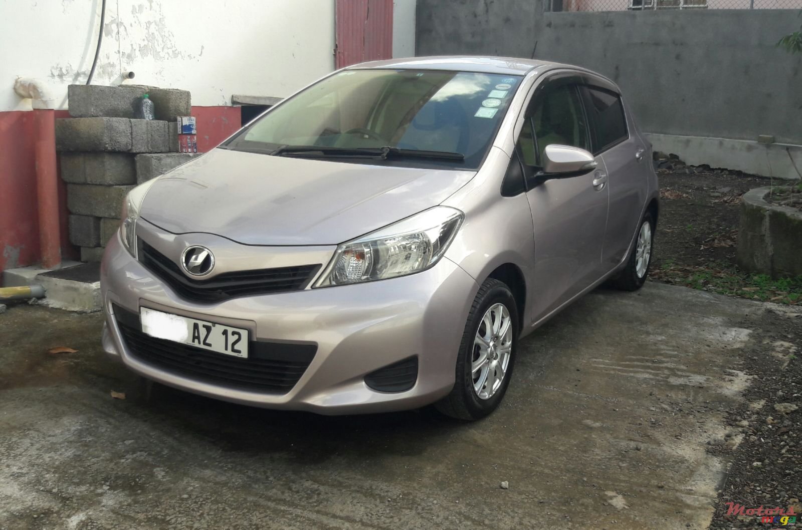 2012' Toyota Vitz photo #2